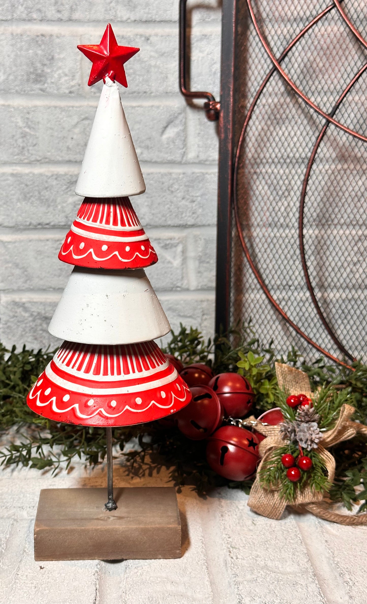 METAL CHRISTMAS TREE