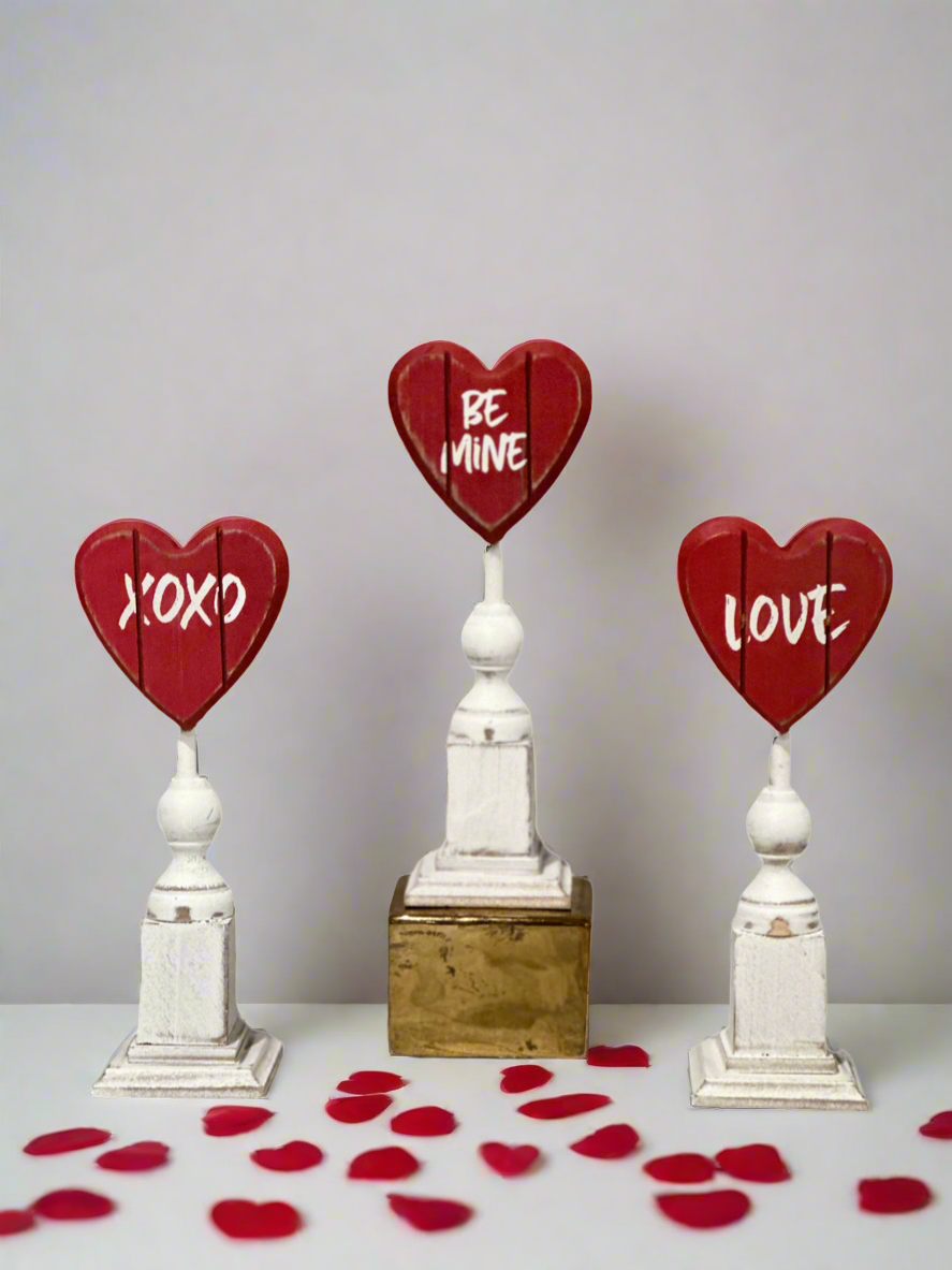 WOOD HEART PEDESTALS