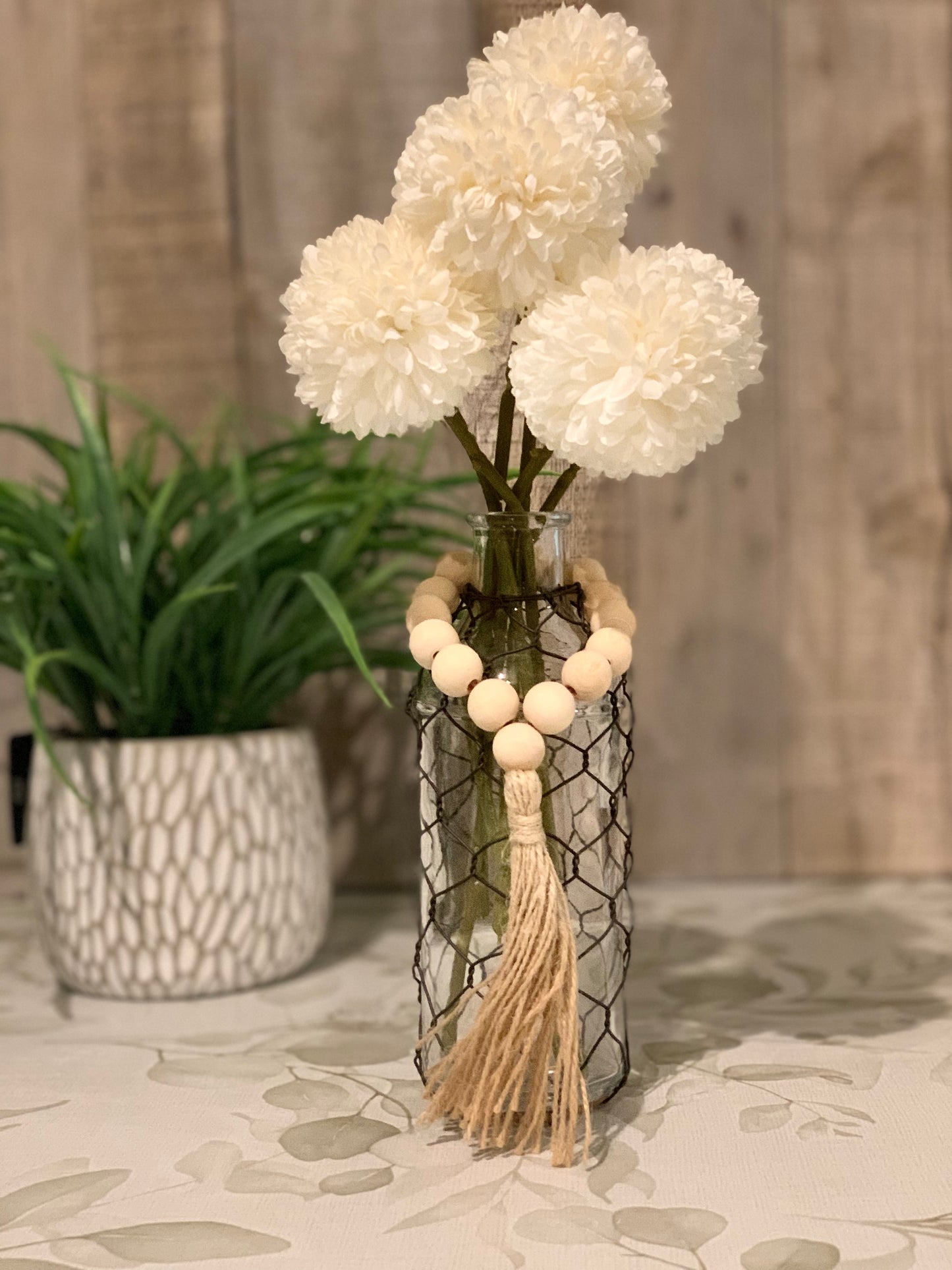 CHICKEN WIRE GLASS VASE